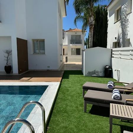 Paez - Private Pool - 3br - Walk To - Pernera Protarász
