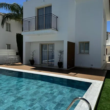Paez - Private Pool - 3br - Walk To - Pernera *
