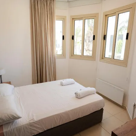 Nyaraló Paez - Private Pool - 3br - Walk To - Pernera Protarász