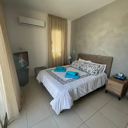 Paez - Private Pool - 3br - Walk To - Pernera
